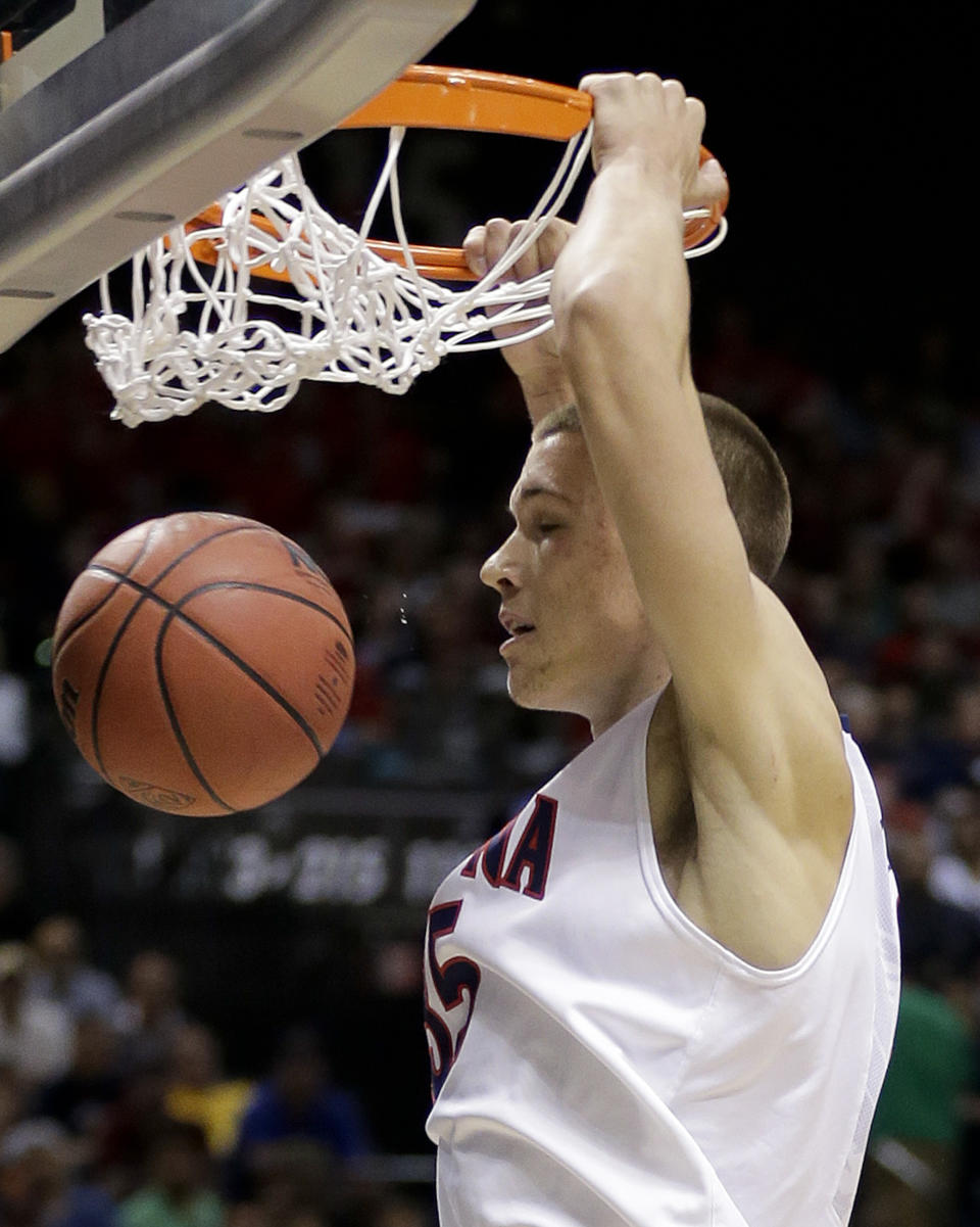 Arizona's Kaleb Tarczewski dunks the ball against UCLA in the first half during the championship game of the NCAA Pac-12 conference college basketball tournament, Saturday, March 15, 2014, in Las Vegas. (AP Photo/Julie Jacobson)