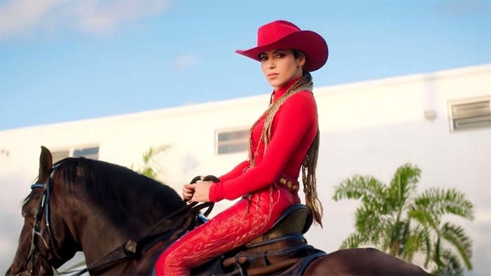 Shakira en el videoclip de El Jefe