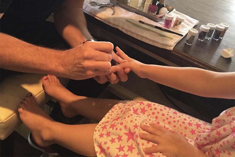 <br>Little Harper is quickly becoming a little fashionista too, "Big girl having her nails done x thank u @tombachik kisses from Los Angeles x ]]>💅😎💕🇺🇸