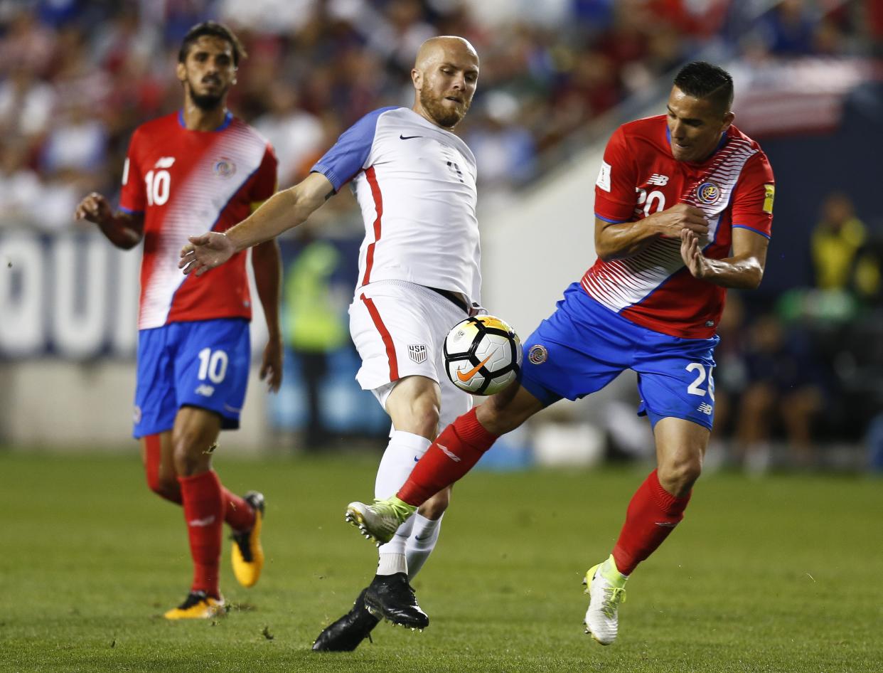 Michael Bradley (4) and the USMNT aren’t panicking over Friday’s loss to Costa Rica. (Getty)