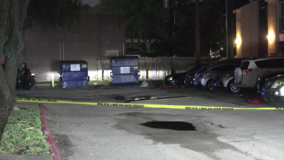 <div>Houston police investigate a deadly shooting on Synott.</div>