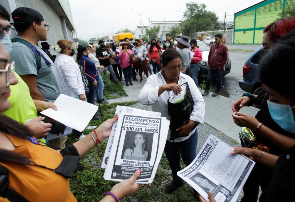 Dolores Bazaldua, madre de Debanhi Escobar, durante la búsqueda en Escobedo, Nuevo León Mexico. REUTERS/Daniel Becerril