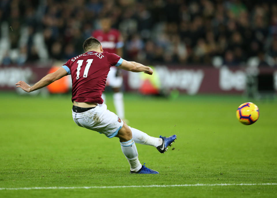 Snodgrass hammers home from 20-yards…