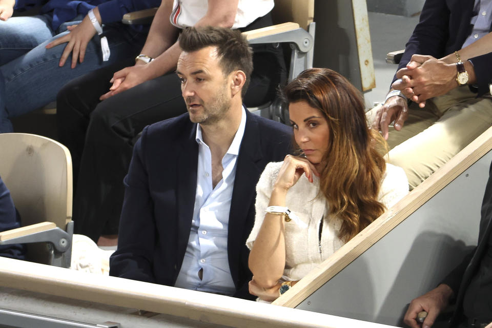 <p>Le chef Cyril Lignac et sa compagne Déborah dans les tribunes de l'édition 2023 de Roland-Garros. (Photo by Jean Catuffe/Getty Images)</p> 