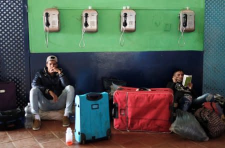 Venezuelans rest next to their belongings at a bus terminal, after being expelled from the Pacaraima border control by Brazilian civilians, in Santa Elena, Venezuela August 19, 2018. REUTERS/Nacho Doce