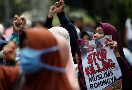Muslim women activists take part in a rally in support of Myanmar's Rohingya minority during one of the deadliest bouts of violence involving the Muslim minority in decades outside the Myanmar embassy in Jakarta, Indonesia September 4, 2017. REUTERS/Darren Whiteside