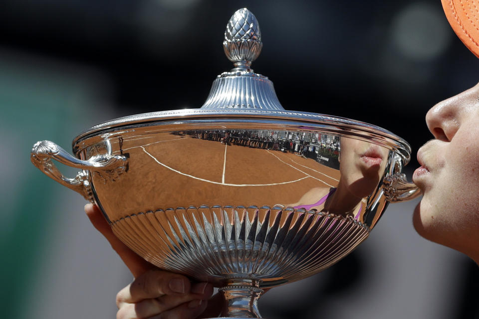 <p>Ukraine’s Elina Svitolina kisses the trophy after winning during her final match against Romania’s Simona Halep at the Italian Open tennis tournament, in Rome, Sunday, May 21, 2017. (Photo: Gregorio Borgia/AP) </p>