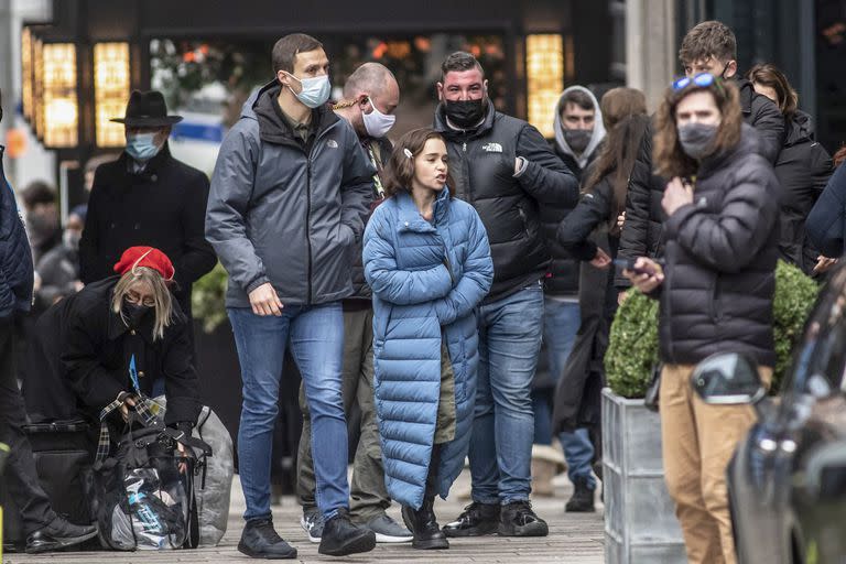 Emilia Clarke, caracterizada en el set de filmación de la película Space Invasion, en Leeds
