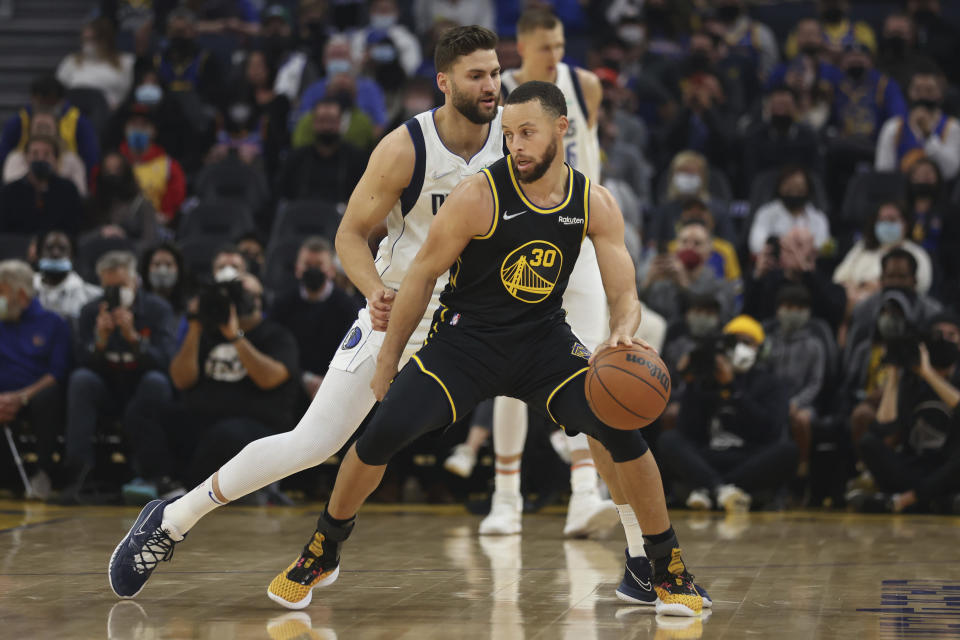 Golden State Warriors guard Stephen Curry (30) drives to the basket against Dallas Mavericks forward Maxi Kleber (42) during the first half of an NBA basketball game in San Francisco, Tuesday, Jan. 25, 2022. (AP Photo/Jed Jacobsohn)