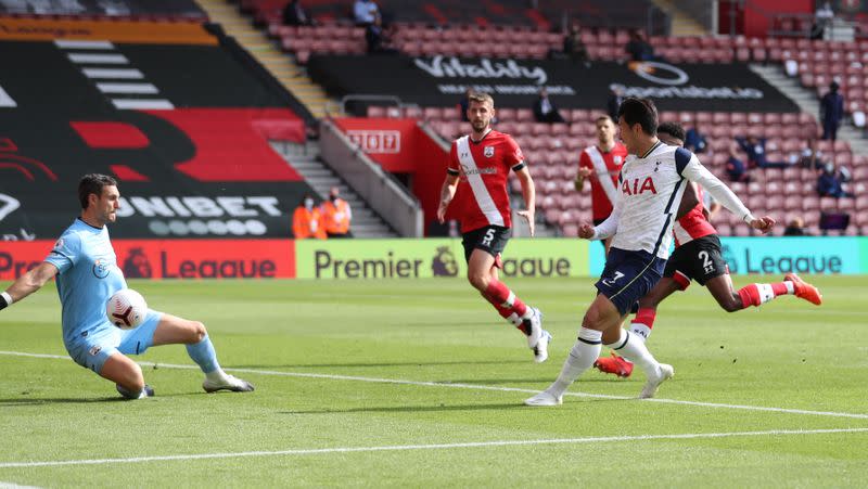 Premier League - Southampton v Tottenham Hotspur