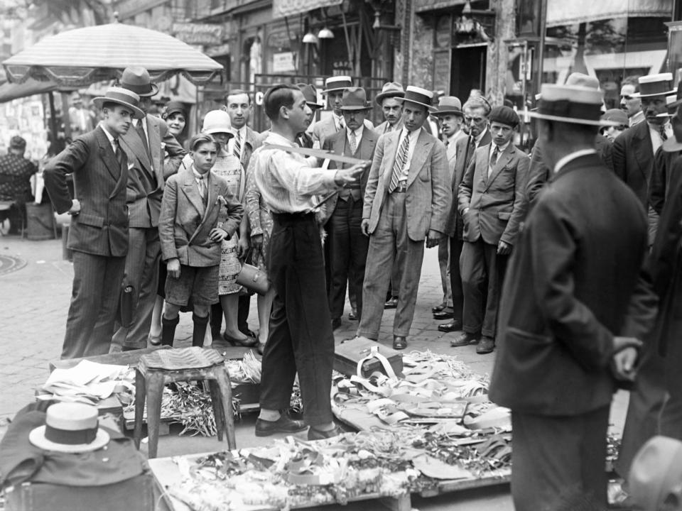 paris street vendors 1920