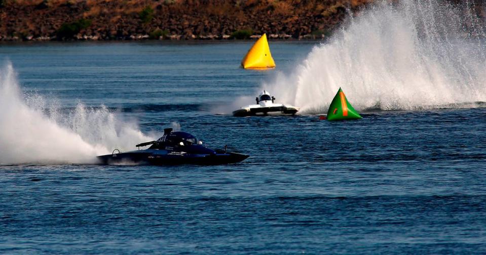 Final day views of Columbia Cup and Over the River Air Show action from the official Water Follies barge in Kennewick’s Columbia Park.