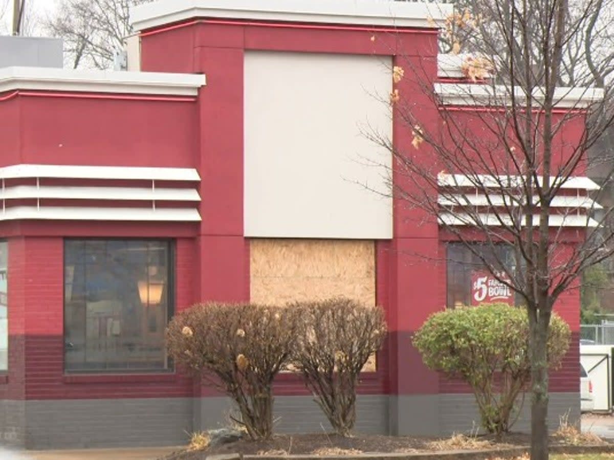 St Louis police are hunting a gunman who shot a KFC employee because the restaurant had run out of corn (KSDK)