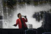 The Weeknd durante su presentación en espectáculo de medio tiempo del Super Bowl 55 de la NFL entre los Chiefs de Kansas City y los Buccaneers de Tampa Bay el domingo 7 de febrero de 2021 en Tampa, Florida. (Foto AP/David J. Phillip)