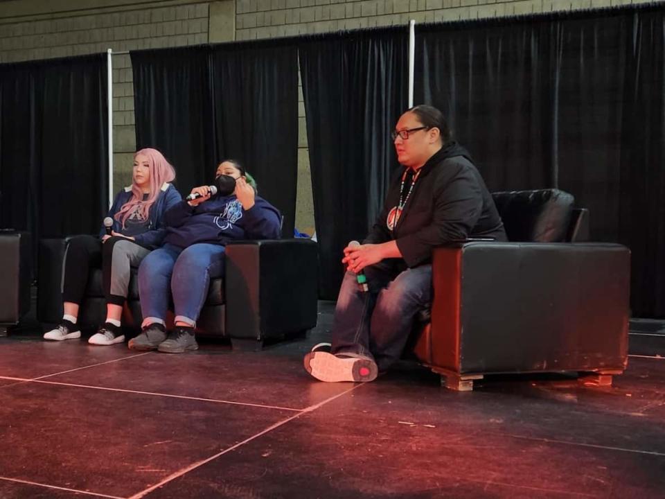 Indigenous streamers Aretha Greatrix (SimplyAretha) and Marlon Weekusk (MarmarGTV) speak at the Alberta ESports Expo in Edmonton Feb. 18. (Submitted by Aretha Greatrix - image credit)
