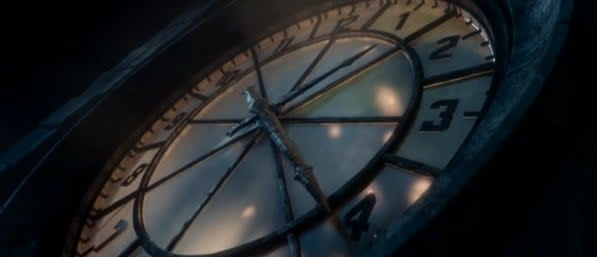 A giant clock set at 1:21 in "The Amazing Spider-Man 2"