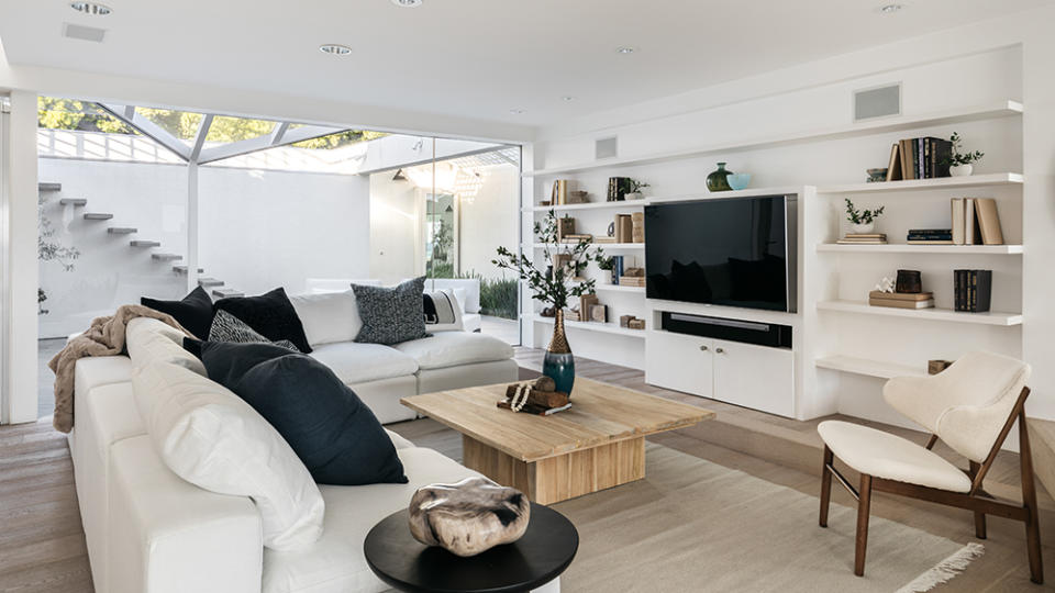 26940 Malibu Cove Colony Dr informal living room