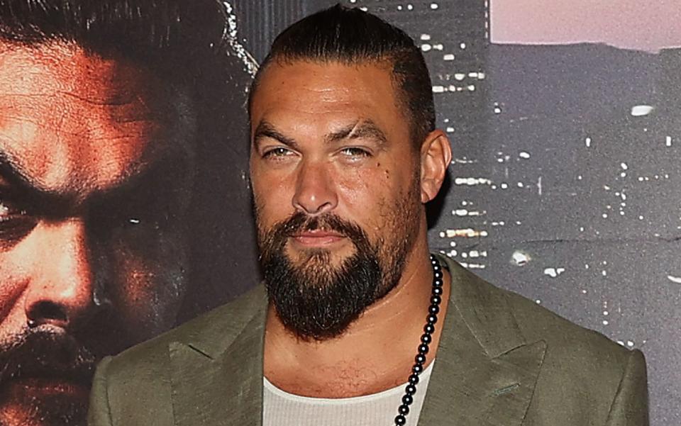 Jason Momoa riet seinen Fans vor aktuellen Reisen nach Maui ab: "Maui ist im Moment nicht der richtige Ort für Ihren Urlaub." (Bild: 2023 Getty Images/Fiona Goodall)