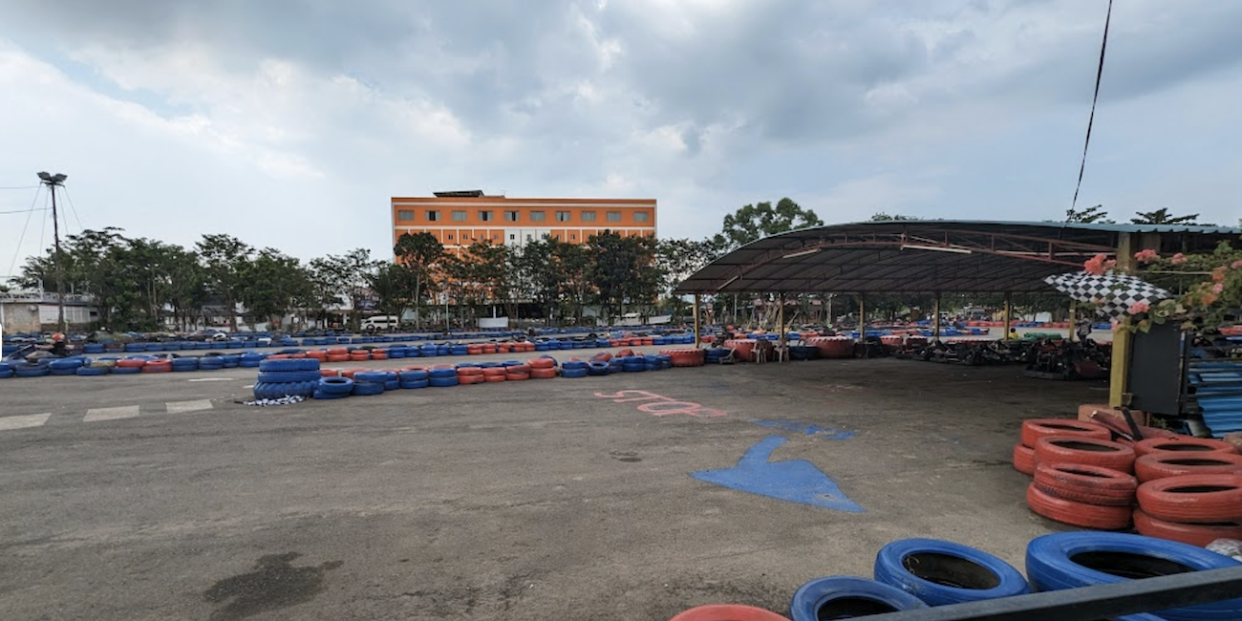 A 33-year-old Singaporean woman died in a go-karting accident in Batam. The incident occurred at Golden City Go Kart in Bengkong around 3:30pm on 21 February, as reported by Batampos.