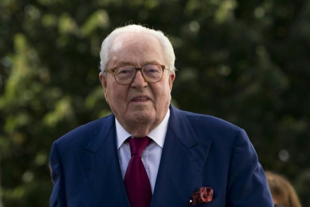 FN founder Jean-Marie Le Pen suspended from far-right party