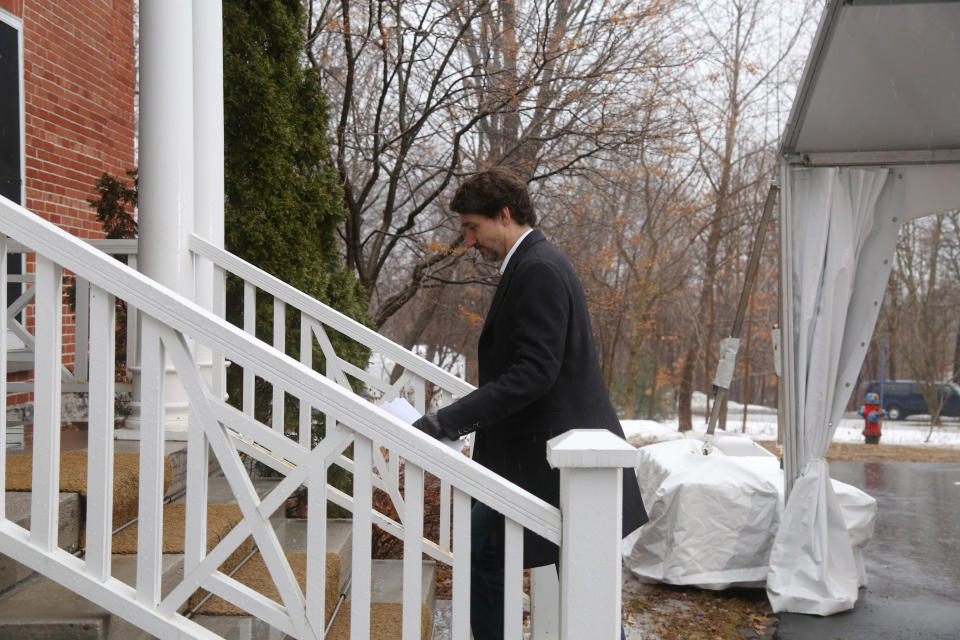 Canadian Prime Minister Justin Trudeau returns to his residence after a news conference on the COVID-19 situation in Canada March 29, 2020 in Ottawa, Canada. (Photo by Dave Chan / AFP) (Photo by DAVE CHAN/AFP via Getty Images)