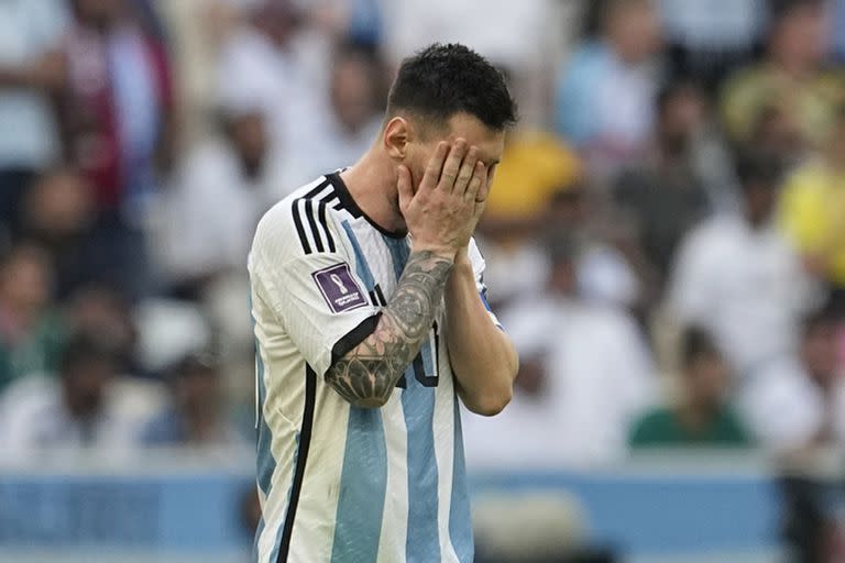 La Argentina decepcionó en el debut mundialista y fue derrotada 2 a 1 por Arabia Saudita en el Estadio de Lusail