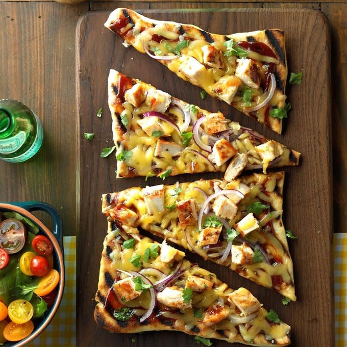 Barbecued Chicken Pizzas Exps Sdjj17 44709 C02 17 2b 11