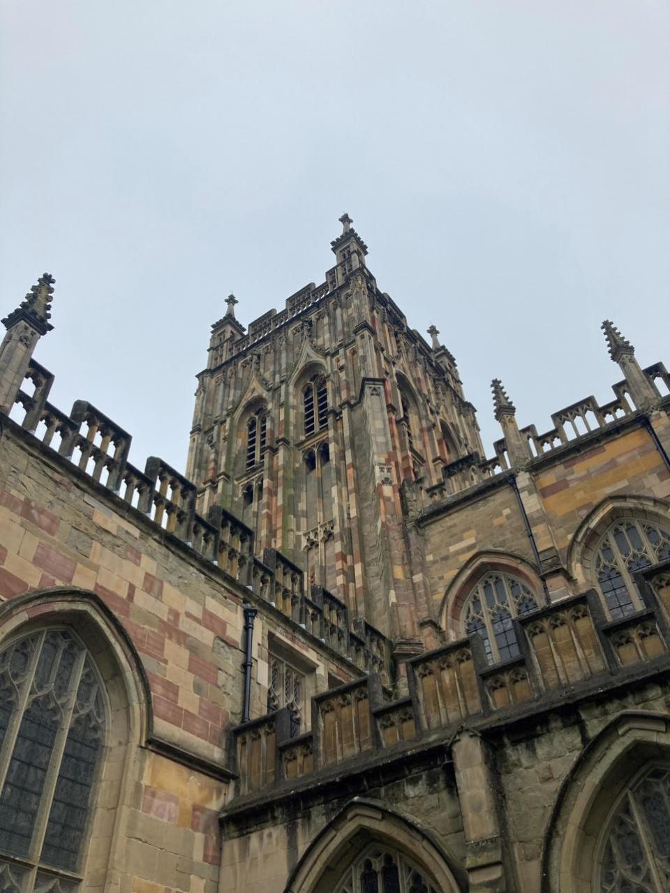 Worcester News: GRAND: Malvern Priory wurde 1085 gegründet 