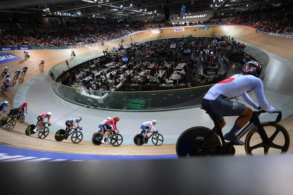 La piste du Vélodrome national où se dérouleront les épreuves des JO est ouverte à tous pour des sessions de baptême.