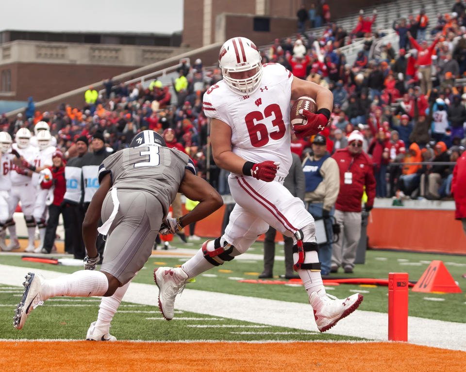 Oct. 28, 2017; Champaign; Illinois Fighting Illini linebacker Del’Shawn Phillips (3) is unable to stop Wisconsin Badgers offensive lineman Michael Deiter (63) from scoring a touchdown during the fourth quarter at Memorial Stadium. Mike Granse-USA TODAY Sports