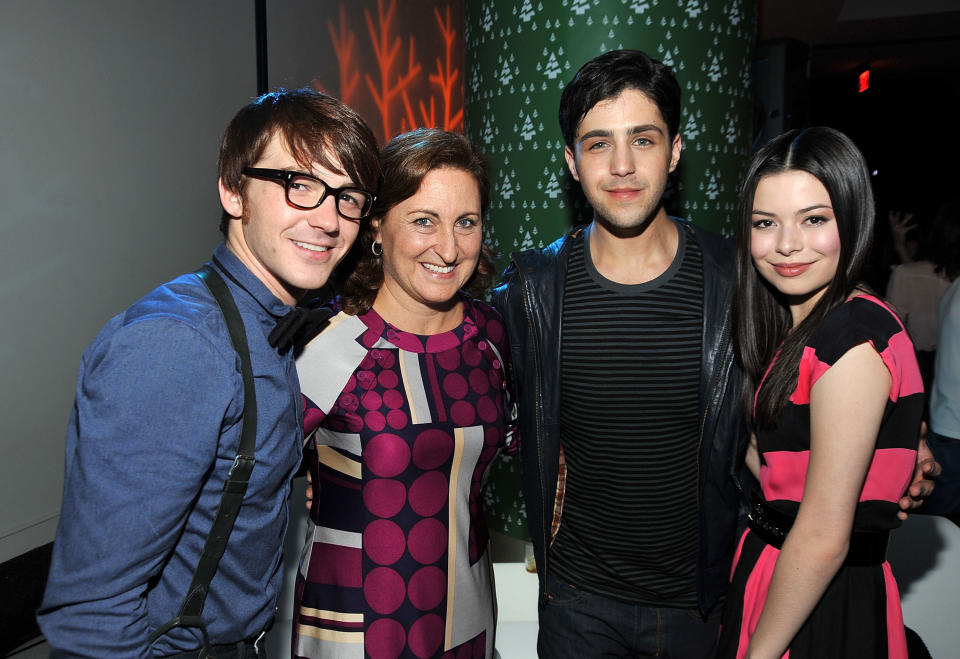 President of Nickelodeon Zyma Zarghami poses with Drake Bell, Josh Peck and Miranda Cosgrove (Photo by Frazer Harrison/Getty Images)