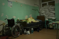 A patient rests at Pokrovsk hospital, in Pokrovsk, eastern Ukraine, Sunday, May 22, 2022. (AP Photo/Francisco Seco)