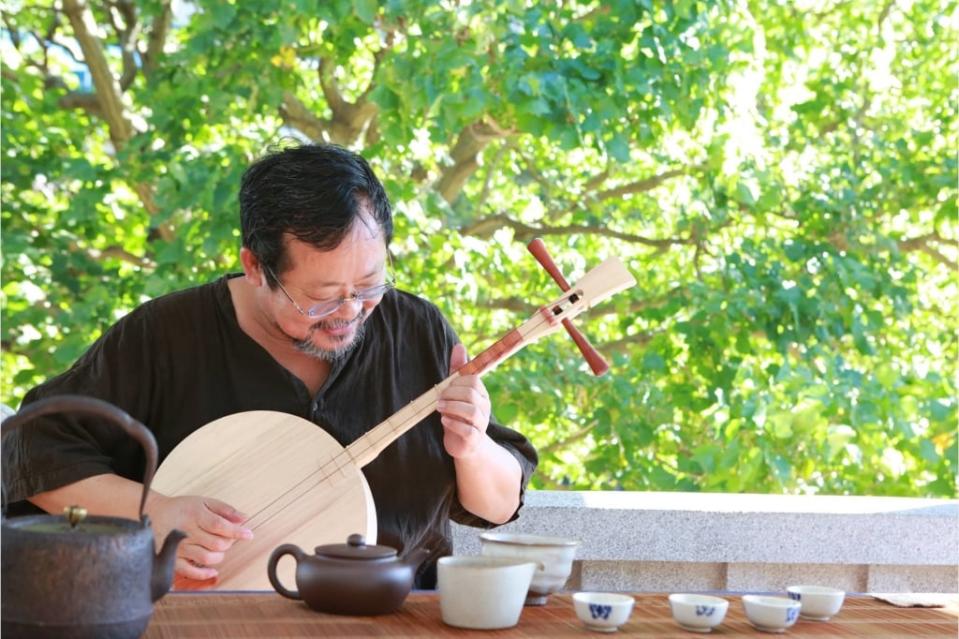 國際名導林正盛聊天喝酒產創作靈感  觀眾沈醉在吟遊詩人陳明章的音樂世界