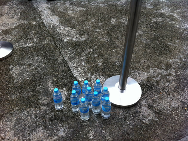 Water was distributed for free for commuters queuing for bridging buses outside Harbourfront station. (Yahoo! photo/Lin Wenjian)