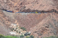 Rescue workers attend to the scene after a bus falls into a ravine in Arequipa, Peru February 21, 2018. REUTERS/Diego Ramos