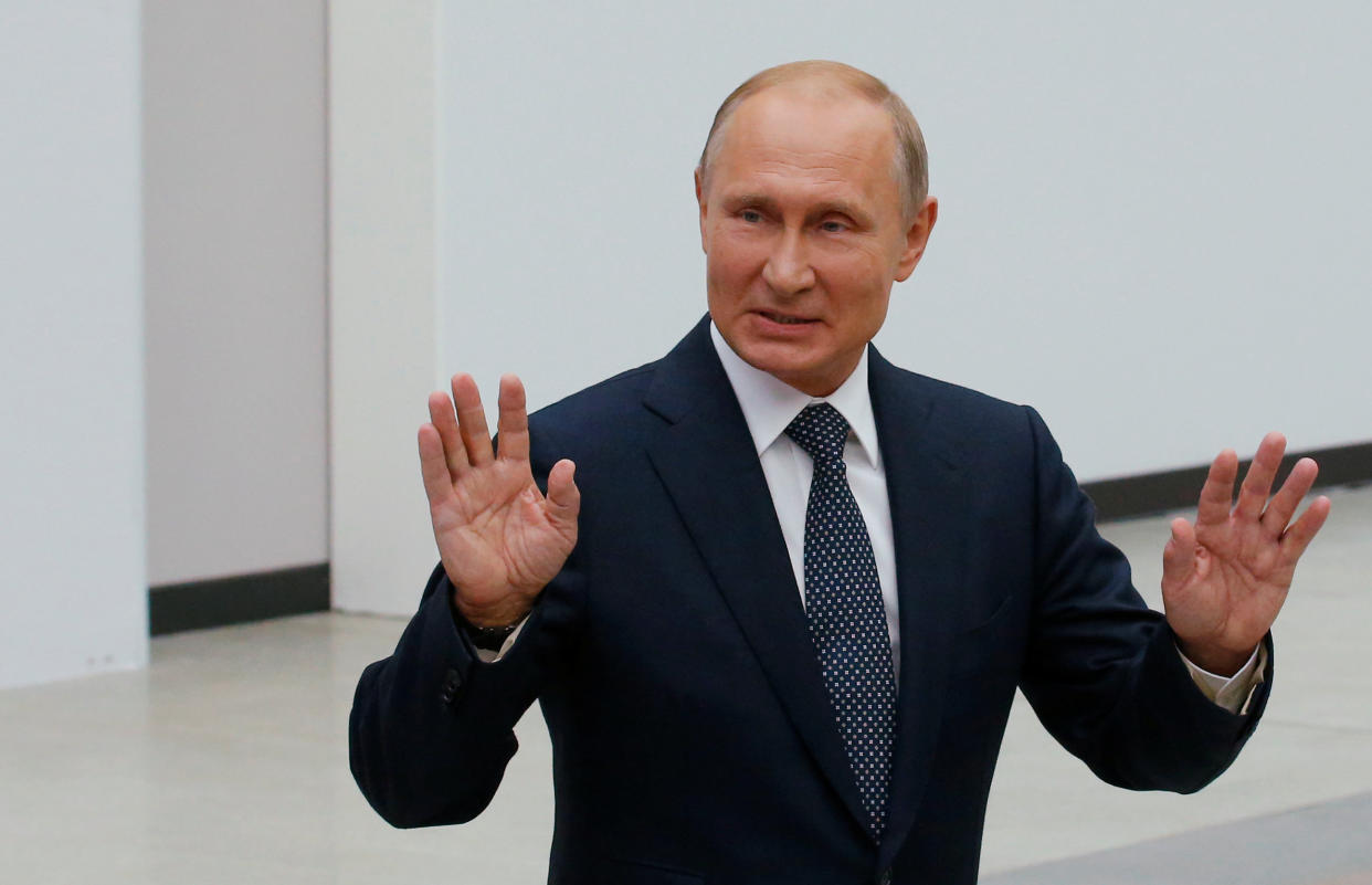 Wladimir Putin lieferte beim Auftaktspiel der WM unfreiwillig eine kleine Show. (Bild: Reuters)