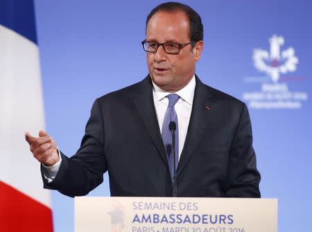 French President Francois Hollande addresses French ambassadors during a meeting at the Elysee Palace in Paris, France, August 30, 2016. REUTERS/Francois Mori/Pool