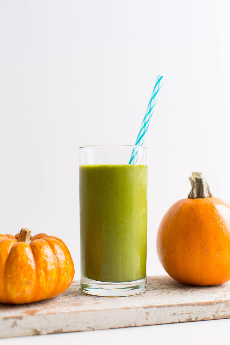 <strong>Get the <a href="http://minimalistbaker.com/pumpkin-pie-green-smoothie/" target="_blank">Pumpkin Pie Green Smoothie recipe</a>&nbsp;from Minimalist Baker</strong>