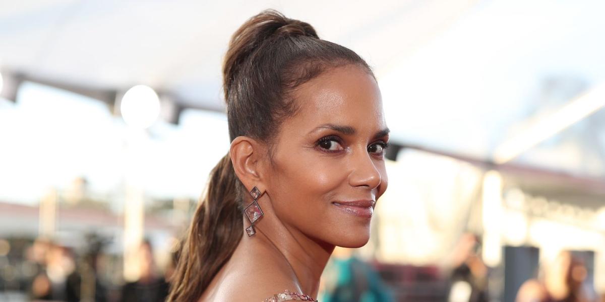 Halle Berry Dropped A Naked Photo On Ig And Everyone S Freaking Out Yahoo Sports