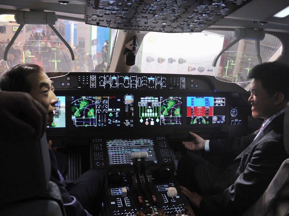 Cockpit mockup of the C919.