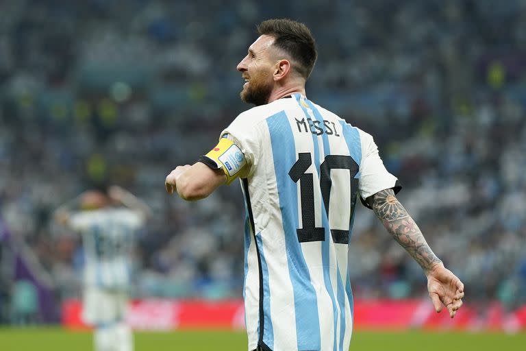 Lionel Messi durante el partido entre Argentina y Croacia por semifinales de la Copa del Mundo