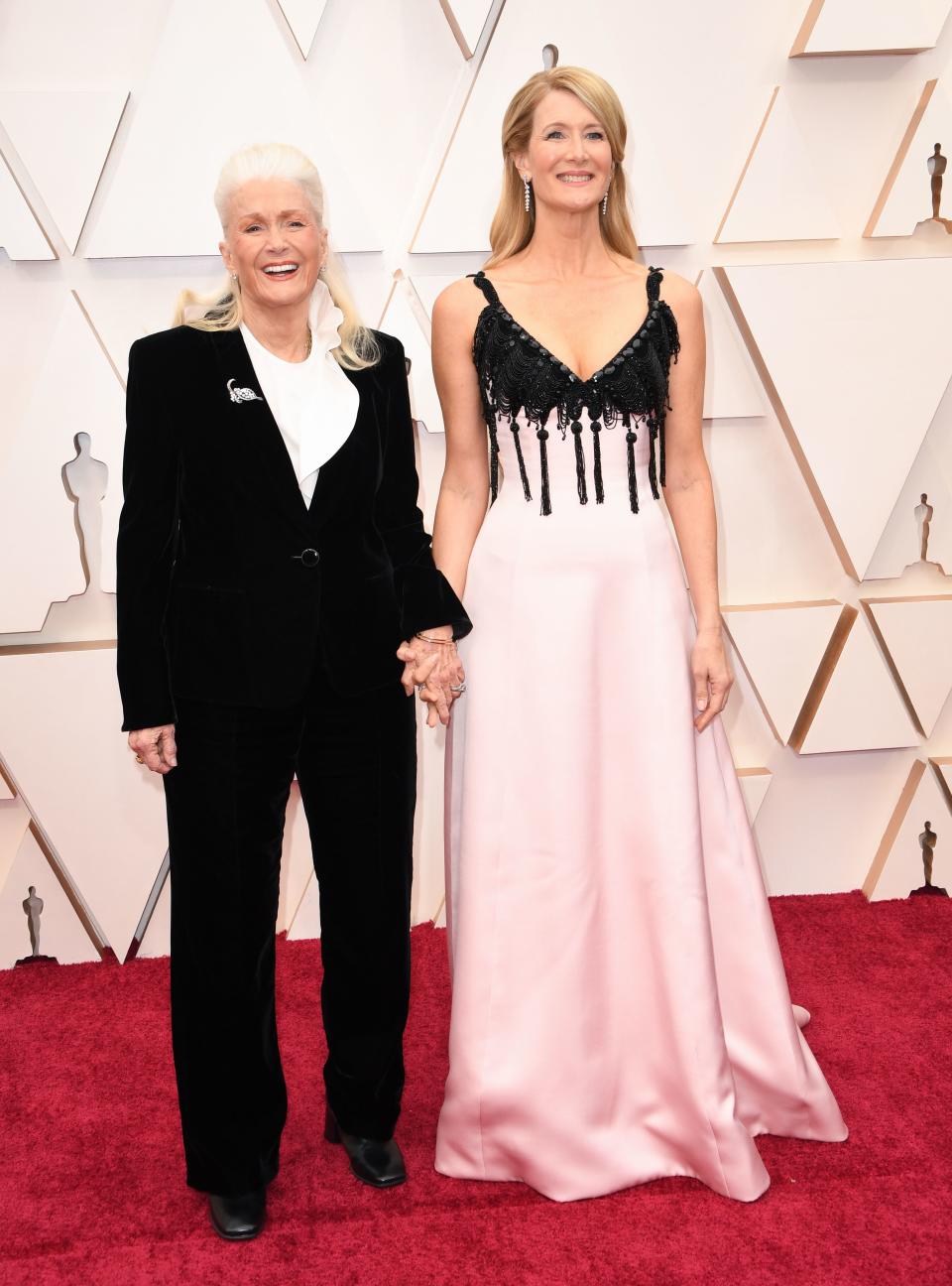 US actress Laura Dern and mom actress Diane Ladd arrive for the 92nd Oscars at the Dolby Theatre in Hollywood, California on February 9, 2020. (Photo by Robyn Beck / AFP) (Photo by ROBYN BECK/AFP via Getty Images)