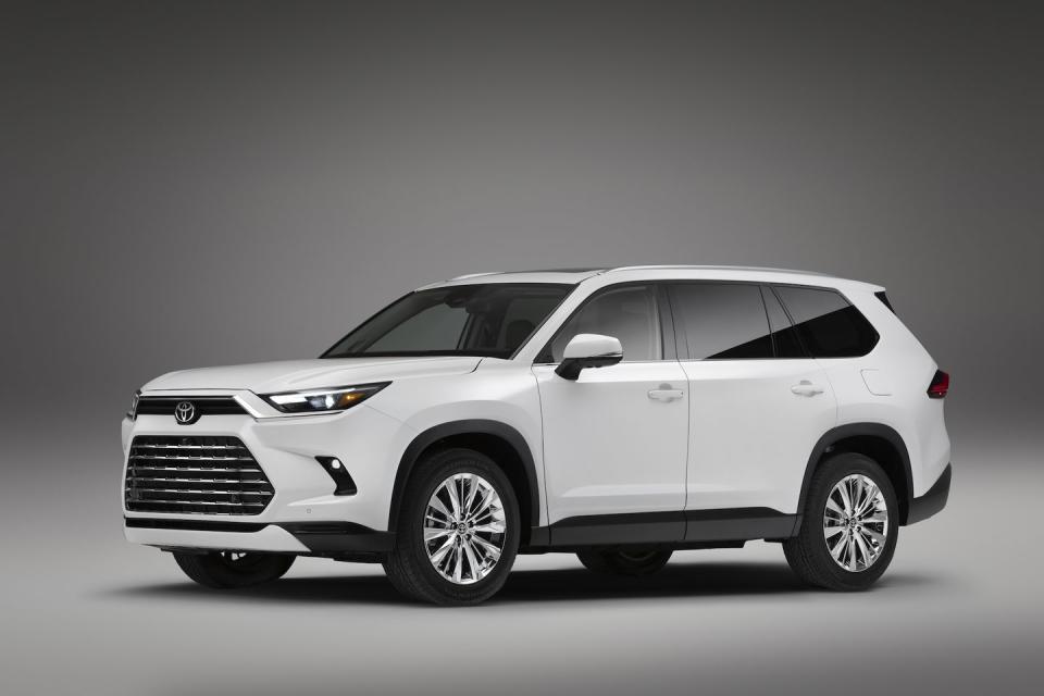 View Photos of the 2024 Toyota Grand Highlander