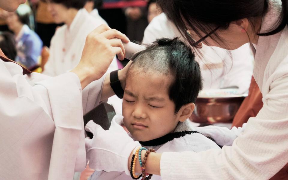 Nueve niños ingresaron al templo durante tres semanas antes de las celebraciones por el cumpleaños de Buda - Ahn Young-joon