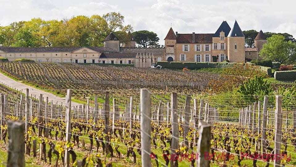 El Chateau d'Yquem en Sauternes, Burdeos, copyright BKWine Photography.