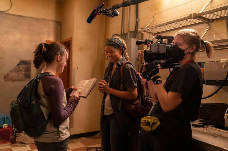 Ksenia Sereda filmando el episodio "Left Behind" de The Last of Us (Imagen: Cooke Optics)