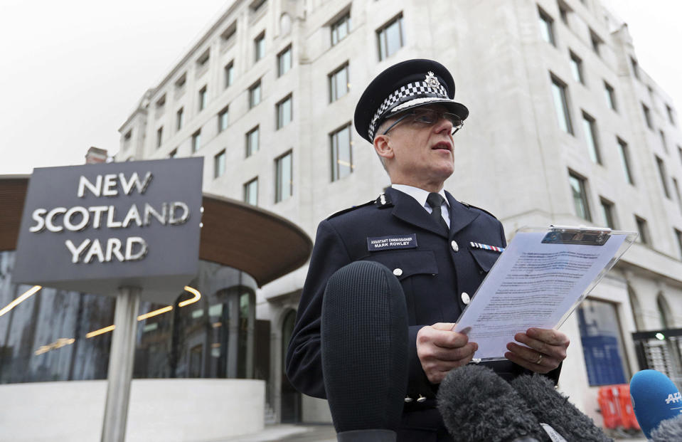 Attack outside the Houses of Parliament in the UK