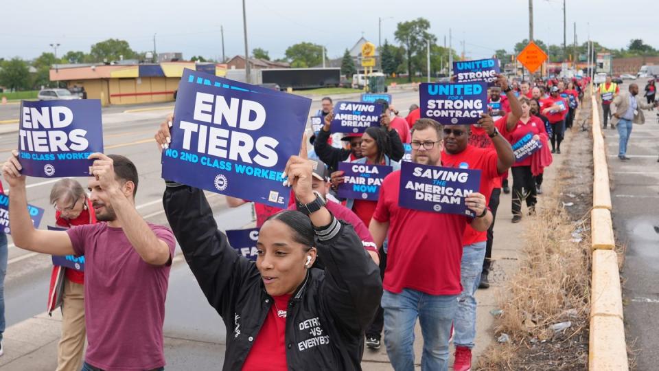 uaw standupstrike sept 2023 workers picket