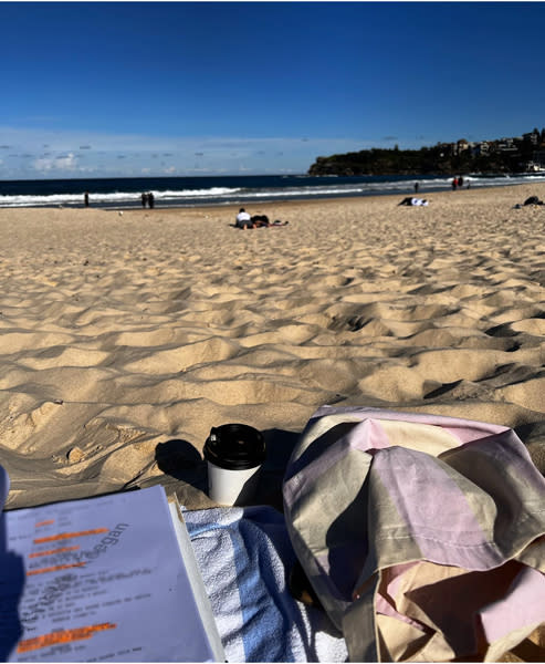 michelle-keegan-learning-lines-on-the-beach