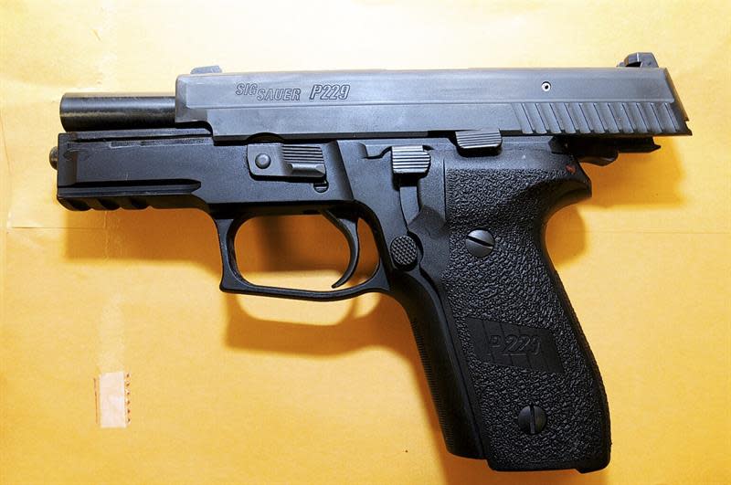 La pistola que el policía Darren Wilson usó durante el altercado con el afroamericano de 18 años Michael Brown. EFE